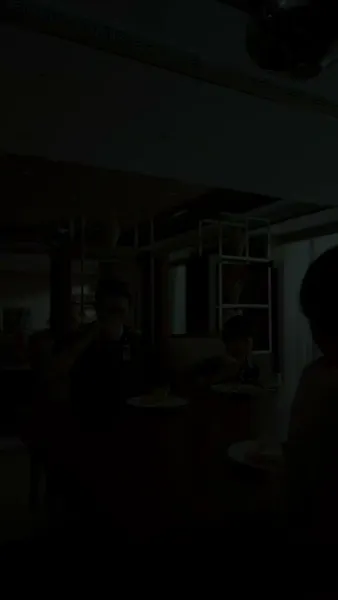 เมื่ออรุณส่องแสง