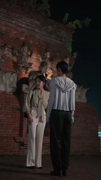 เมื่ออรุณส่องแสง