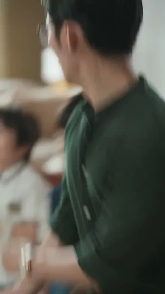 เมื่ออรุณส่องแสง