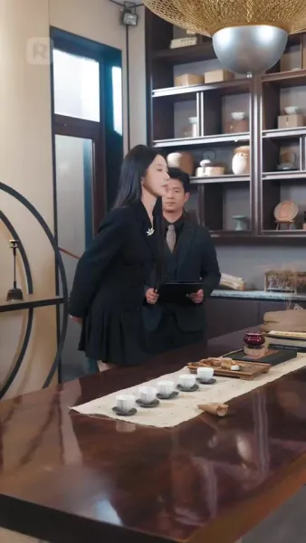 สามปีในคุก ตอนนี้เธอครอบครองทุกอย่าง