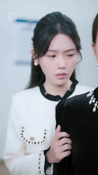 สามปีในคุก ตอนนี้เธอครอบครองทุกอย่าง