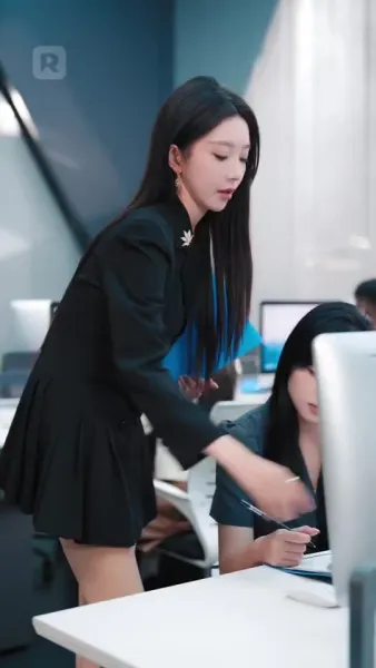 สามปีในคุก ตอนนี้เธอครอบครองทุกอย่าง