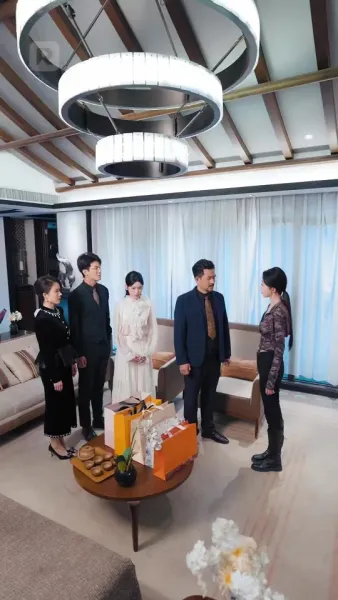 สามปีในคุก ตอนนี้เธอครอบครองทุกอย่าง