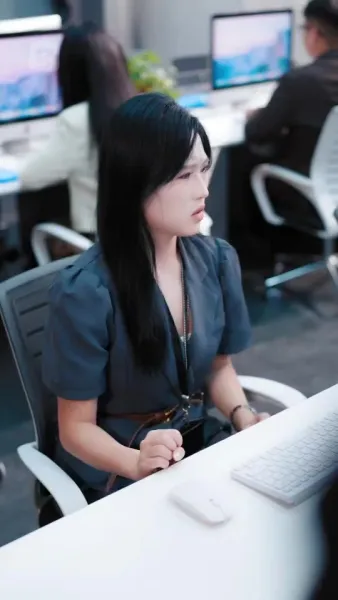 สามปีในคุก ตอนนี้เธอครอบครองทุกอย่าง