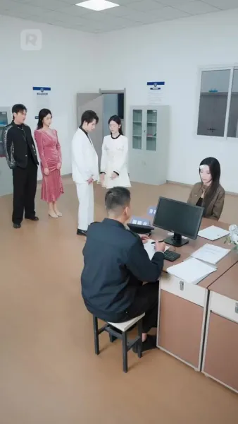 สามปีในคุก ตอนนี้เธอครอบครองทุกอย่าง