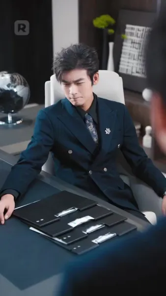 สามปีในคุก ตอนนี้เธอครอบครองทุกอย่าง