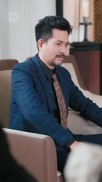 สามปีในคุก ตอนนี้เธอครอบครองทุกอย่าง