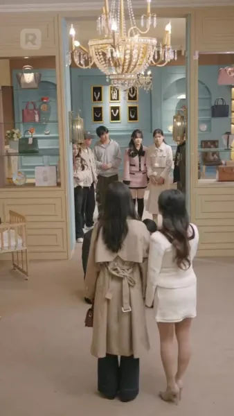 วันใสใสของสองสาว