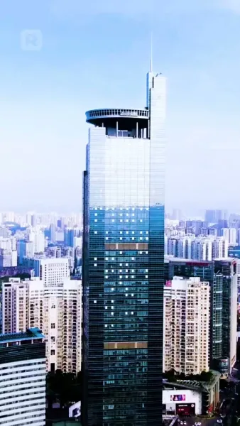 สาวใหญ่กับหมาน้อย