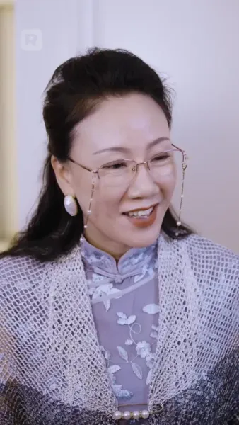 สาวใหญ่กับหมาน้อย