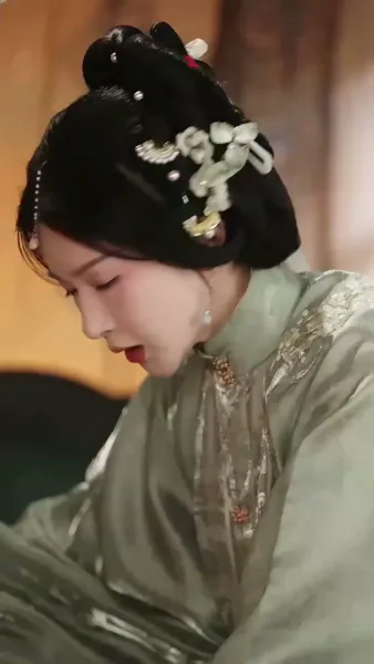 ทั้งวังแอบฟังหัวใจฉันถูกไล่ล่ารัก