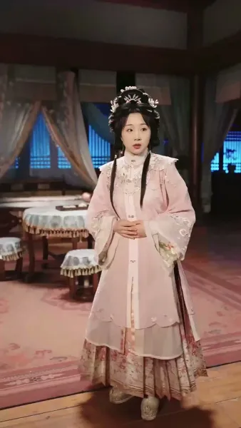 ทั้งวังแอบฟังหัวใจฉันถูกไล่ล่ารัก