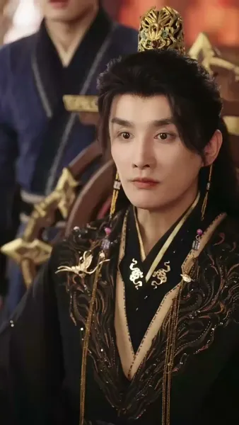 ทั้งวังแอบฟังหัวใจฉันถูกไล่ล่ารัก