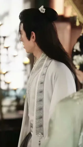 ทั้งวังแอบฟังหัวใจฉันถูกไล่ล่ารัก