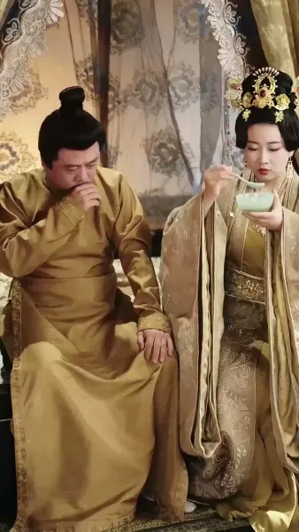 ทั้งวังแอบฟังหัวใจฉันถูกไล่ล่ารัก