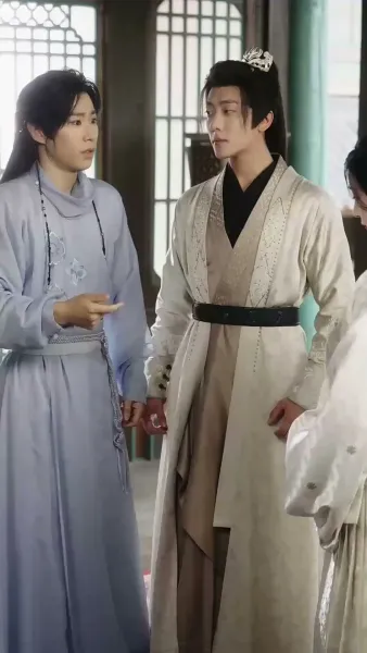 ทั้งวังแอบฟังหัวใจฉันถูกไล่ล่ารัก