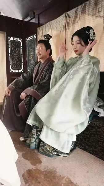 ทั้งวังแอบฟังหัวใจฉันถูกไล่ล่ารัก