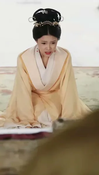 ทั้งวังแอบฟังหัวใจฉันถูกไล่ล่ารัก