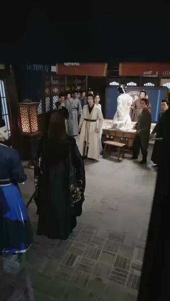 ทั้งวังแอบฟังหัวใจฉันถูกไล่ล่ารัก