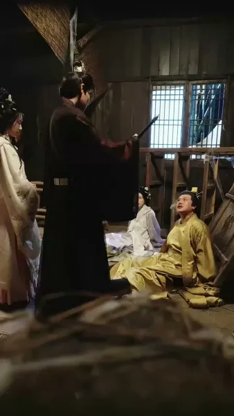 ทั้งวังแอบฟังหัวใจฉันถูกไล่ล่ารัก