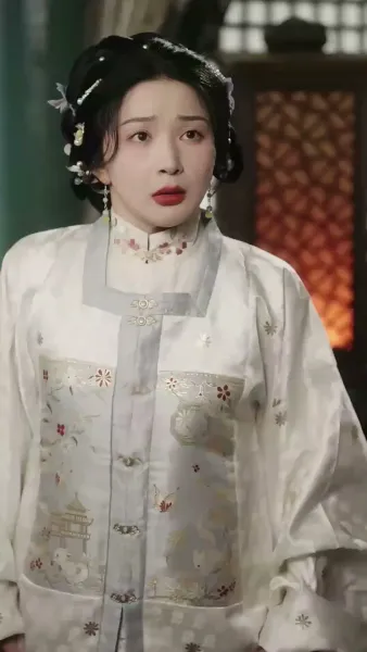 ทั้งวังแอบฟังหัวใจฉันถูกไล่ล่ารัก