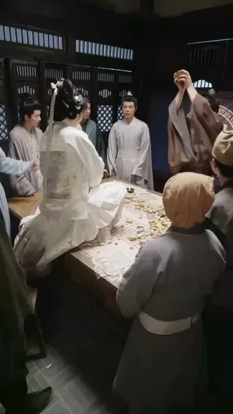 ทั้งวังแอบฟังหัวใจฉันถูกไล่ล่ารัก