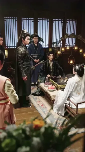 ทั้งวังแอบฟังหัวใจฉันถูกไล่ล่ารัก