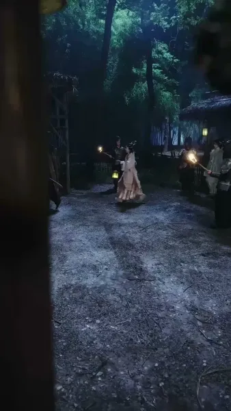 ทั้งวังแอบฟังหัวใจฉันถูกไล่ล่ารัก