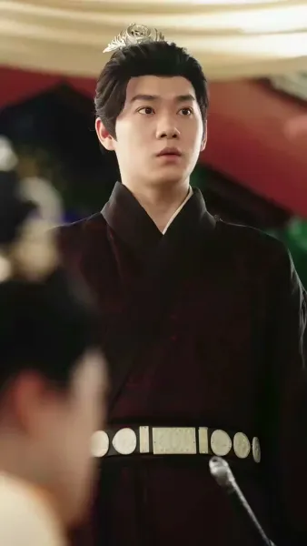 ทั้งวังแอบฟังหัวใจฉันถูกไล่ล่ารัก