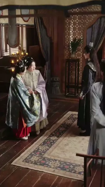 ทั้งวังแอบฟังหัวใจฉันถูกไล่ล่ารัก