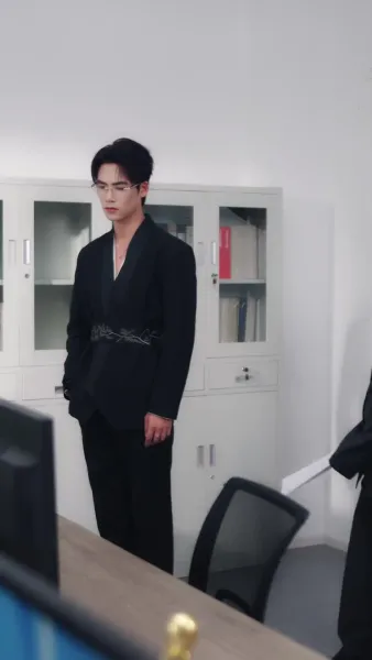 คืนเข้ามา แตงไม้ฤดูใบไม้ผลิดำลง