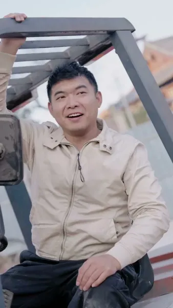 บอสสาวปลอมตัว