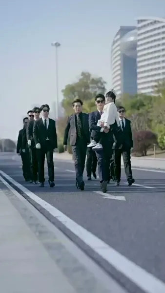 ภารกิจช่วยพ่อ พิชิตใจแม่ของแฝดห้า