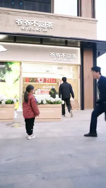 ลูกเป็ดขี้เหร่! ตัวประกอบไร้ชื่อ! แต่เหล่าบอสกลับแย่งกันพาเธอกลับบ้าน!