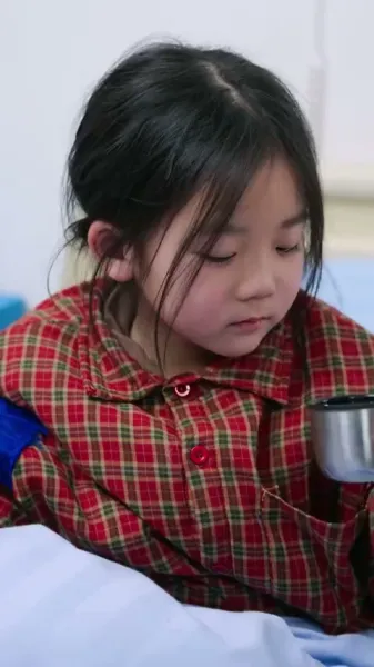 ลูกเป็ดขี้เหร่! ตัวประกอบไร้ชื่อ! แต่เหล่าบอสกลับแย่งกันพาเธอกลับบ้าน!