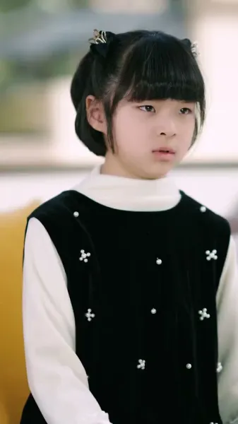 ลูกเป็ดขี้เหร่! ตัวประกอบไร้ชื่อ! แต่เหล่าบอสกลับแย่งกันพาเธอกลับบ้าน!