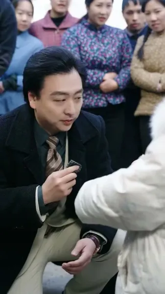 ลูกเป็ดขี้เหร่! ตัวประกอบไร้ชื่อ! แต่เหล่าบอสกลับแย่งกันพาเธอกลับบ้าน!