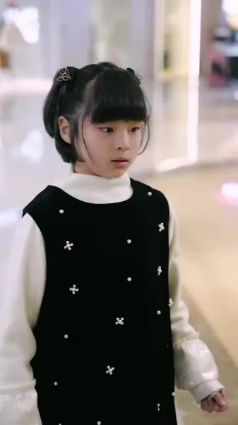 ลูกเป็ดขี้เหร่! ตัวประกอบไร้ชื่อ! แต่เหล่าบอสกลับแย่งกันพาเธอกลับบ้าน!