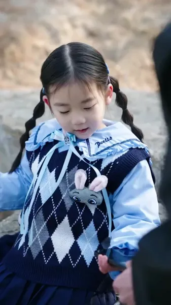 ลูกเป็ดขี้เหร่! ตัวประกอบไร้ชื่อ! แต่เหล่าบอสกลับแย่งกันพาเธอกลับบ้าน!