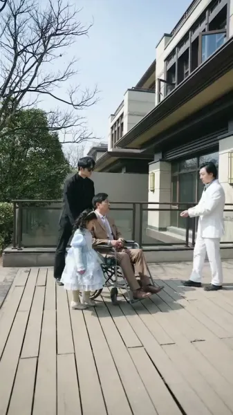 ลูกเป็ดขี้เหร่! ตัวประกอบไร้ชื่อ! แต่เหล่าบอสกลับแย่งกันพาเธอกลับบ้าน!