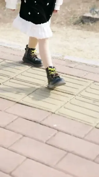 ลูกเป็ดขี้เหร่! ตัวประกอบไร้ชื่อ! แต่เหล่าบอสกลับแย่งกันพาเธอกลับบ้าน!