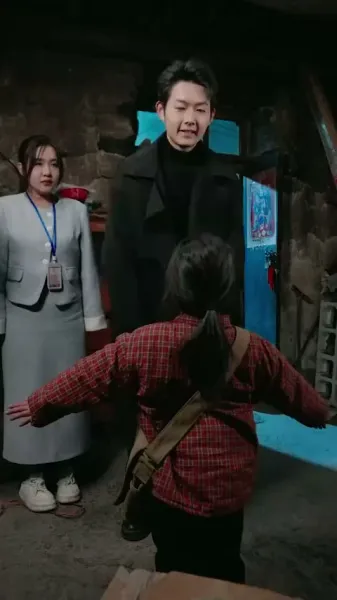 ลูกเป็ดขี้เหร่! ตัวประกอบไร้ชื่อ! แต่เหล่าบอสกลับแย่งกันพาเธอกลับบ้าน!