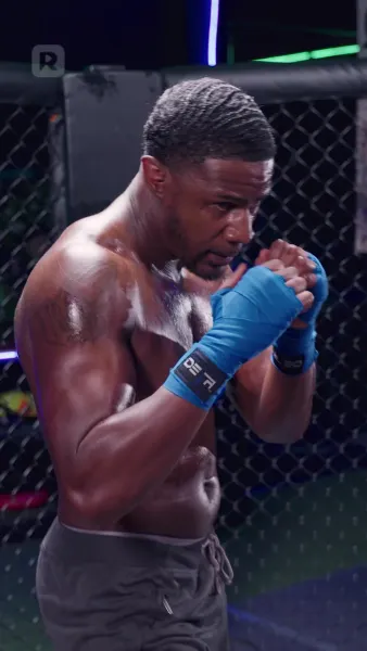 นักสู้หลังลูกกรง