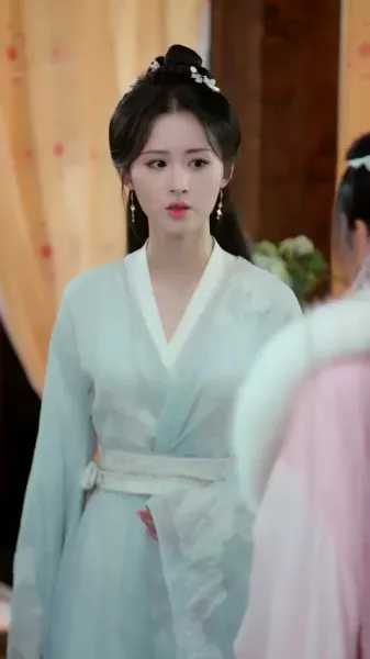 เดินเคียงข้างเธอ