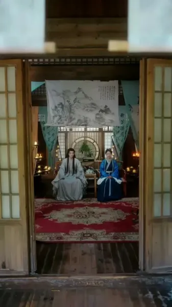 เดินเคียงข้างเธอ