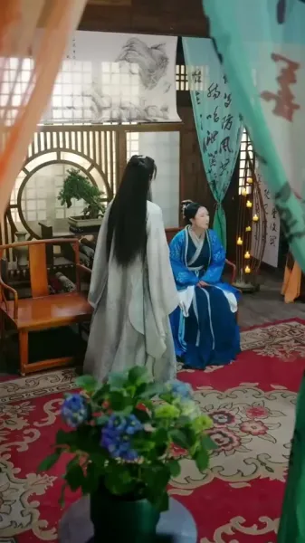 เดินเคียงข้างเธอ