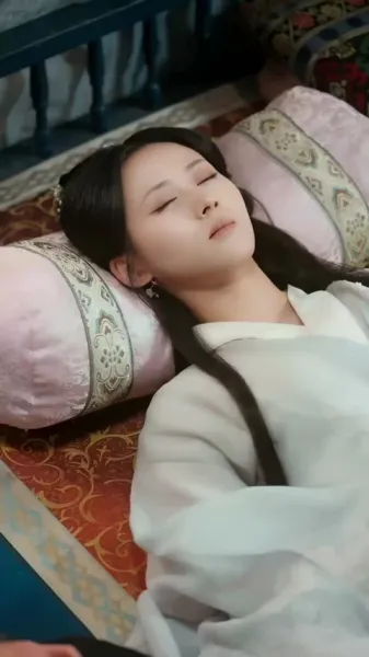 เดินเคียงข้างเธอ