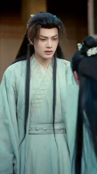 เดินเคียงข้างเธอ