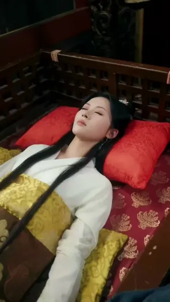 เดินเคียงข้างเธอ