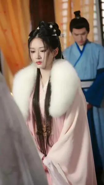 เดินเคียงข้างเธอ